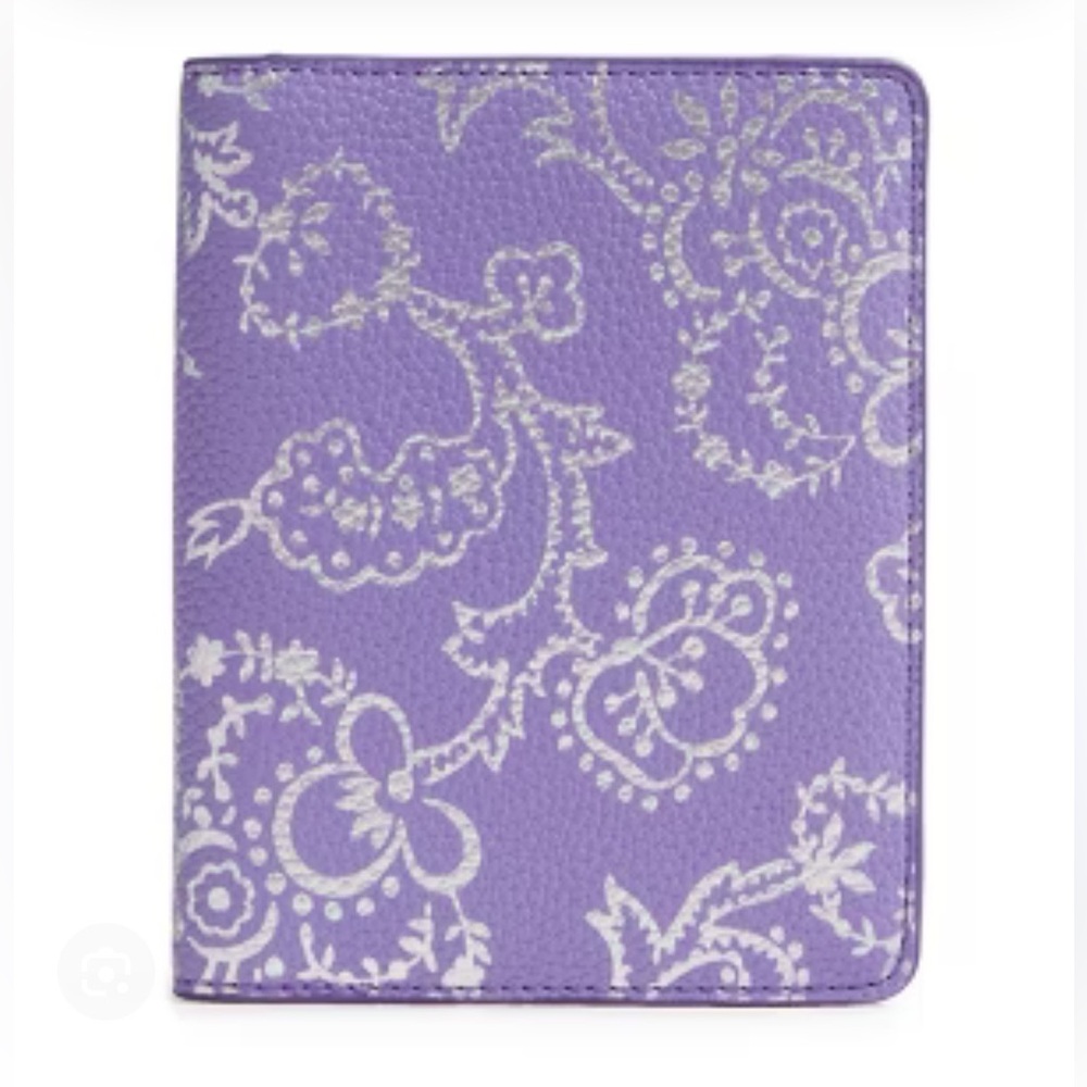 NWT Vera Bradley Passport Cover. Faux Leather. Cotswolds Dahlia Purple